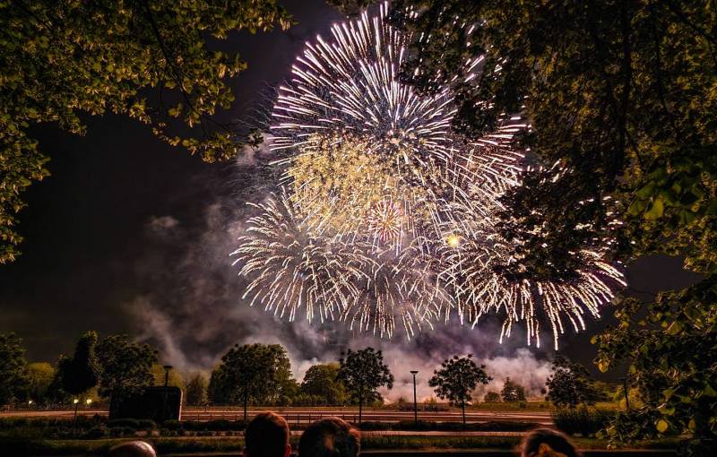feux d'artifices de nuit près de Sisteron