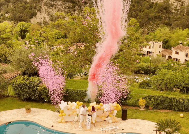 Explosion fusées confettis