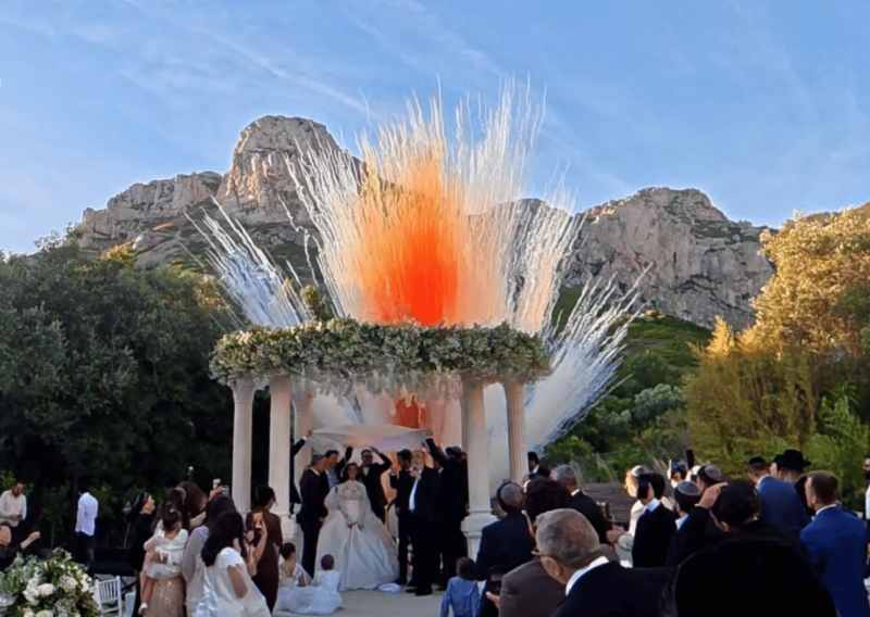 fusées de couleurs pour mariage au Domaine des Calanques à Marseille près de Cassis