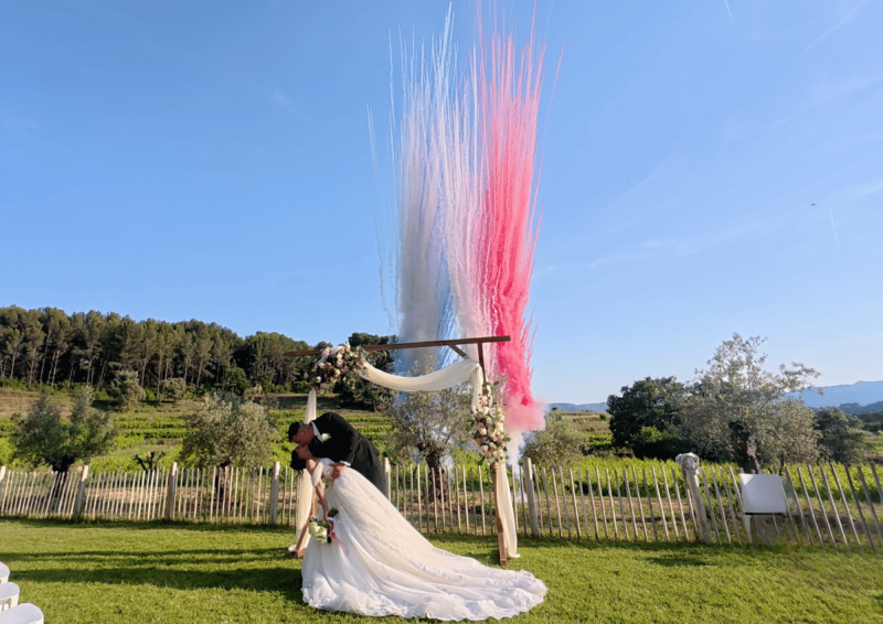 fusées de couleurs mariage domaine Carnavan à Aubagne près de Marseille