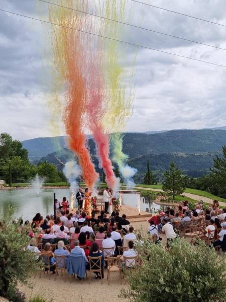 explosion de 4 fusées colorées