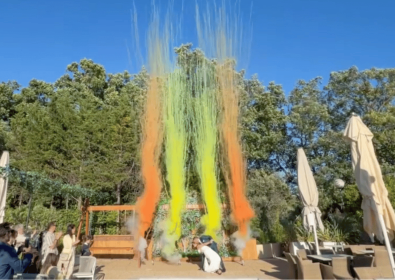 fusées de couleur pour Mariage à la Bauquière d'Allauch près de Marseille