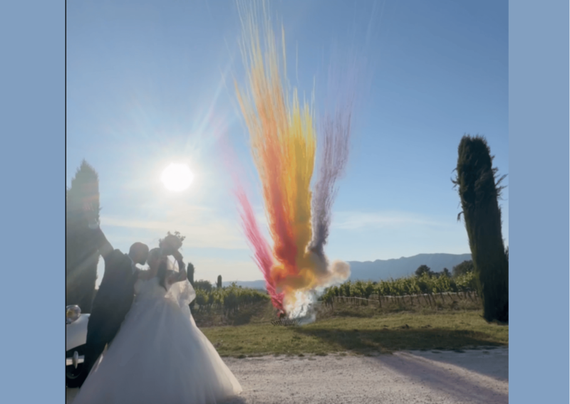 fusées de couleur au Mas des Auréliens à Trets pour mariage 
