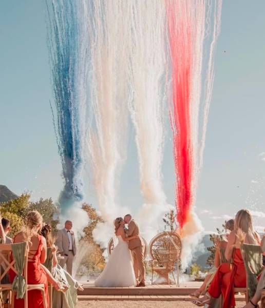 Explosion de 4 fusées de couleur