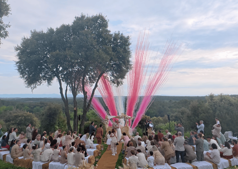 fusées de couleurs pour mariage à Flayosc près de Saint Maximin au domaine monte verdi