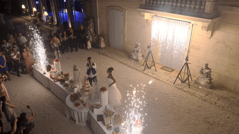 cascades d'étincelles avec jets de scène froid pour gâteau près d'Aix en Provence