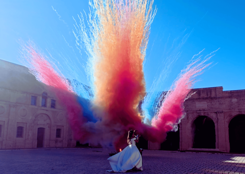 Fusées de couleur pour mariage au Fort Ganteaume à Marseille