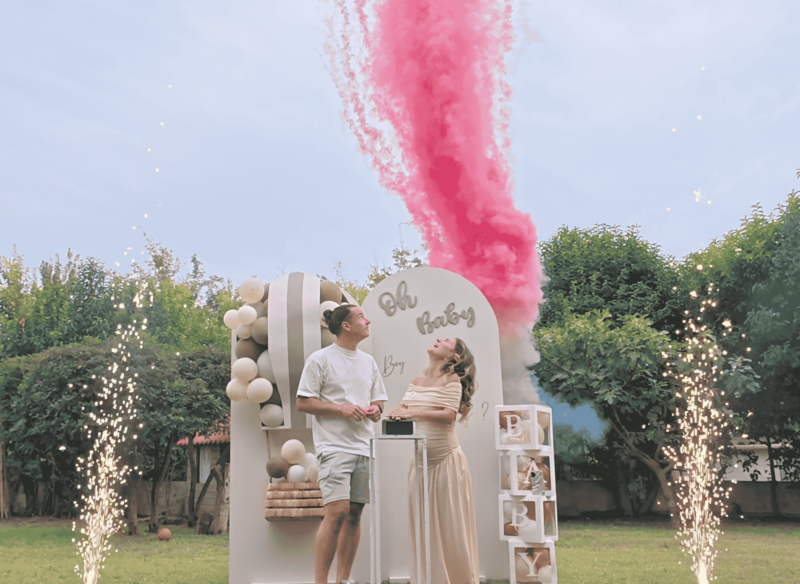 gender reveal avec buzzer et fusées de couleur sur Marseille