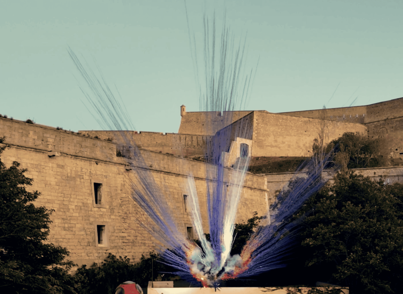 Fusées de couleurs feux d'artifices de jour à Marseille