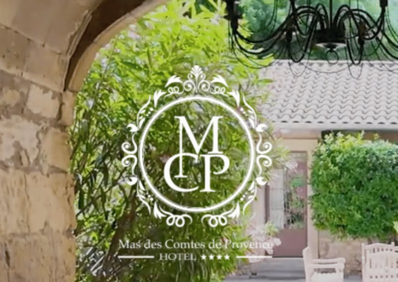 Mas des comtes de provence fusées de couleurs mariage
