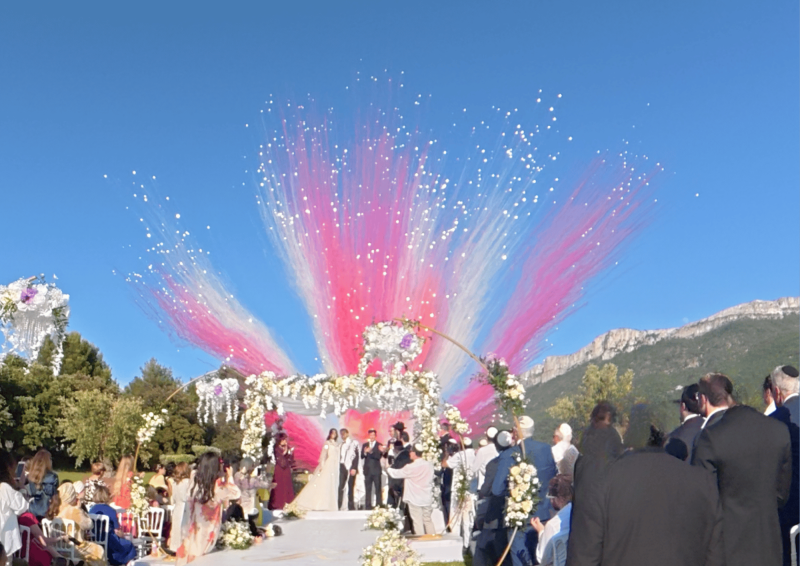 fusées de couleur mariage chateau Roquefeuille très