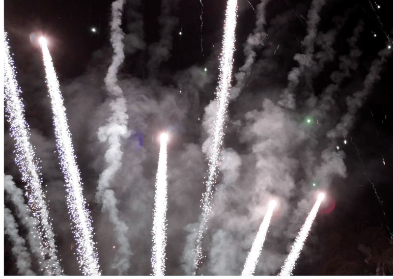 feu d'artifice de nuit pour mariage après gâteau au domaine de bonne à Montpelier