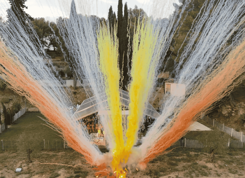 fusées de couleur ou feux d'artifices de jour pour mariage à Aubagne près de Marseille