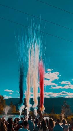 Explosion de 4 fusées de couleur