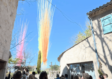 Notre zone d'activité pour ce service Animation mariage avec explosion de couleurs sans danger et effet froid doux pour sublimer l’arrivée des mariés avec émotion