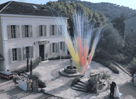 feux d'artifices de jour de couleurs pour mariage près du Tholonet à carcels