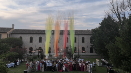 fumigènes de mariage pour une photo de groupe